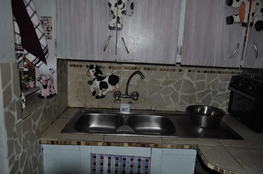 6 Bedroom Property for Sale in Wavecrest Eastern Cape